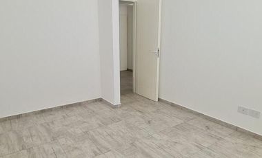 Departamento 2 ambientes con amplio patio -planta baja  - Temperley