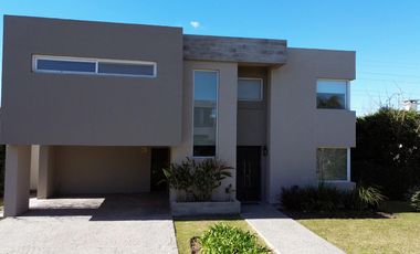 Casa en venta en la Lomada de Pilar, Pilar - 4 Ambientes