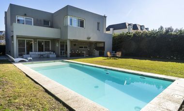 Casa en venta en la Lomada de Pilar, Pilar - 4 Ambientes