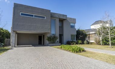 Casa en venta en la Lomada de Pilar, Pilar - 4 Ambientes