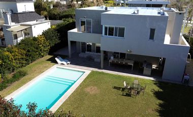 Casa en venta en la Lomada de Pilar, Pilar - 4 Ambientes