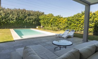 Casa en venta en la Lomada de Pilar, Pilar - 4 Ambientes