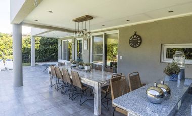 Casa en venta en la Lomada de Pilar, Pilar - 4 Ambientes