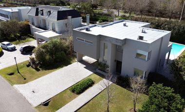 Casa en venta en la Lomada de Pilar, Pilar - 4 Ambientes