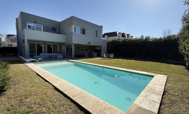 Casa en venta en la Lomada de Pilar, Pilar - 4 Ambientes