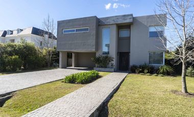 Casa en venta en la Lomada de Pilar, Pilar - 4 Ambientes