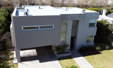 Casa en venta en la Lomada de Pilar, Pilar - 4 Ambientes