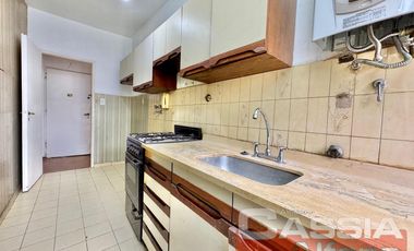 DEPARTAMENTO 3 AMBIENTES MUY LUMINOSO, EN PRIMER PISO, SUPER AMPLIO