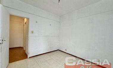 DEPARTAMENTO 3 AMBIENTES MUY LUMINOSO, EN PRIMER PISO, SUPER AMPLIO