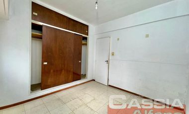 DEPARTAMENTO 3 AMBIENTES MUY LUMINOSO, EN PRIMER PISO, SUPER AMPLIO