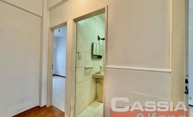 DEPARTAMENTO 3 AMBIENTES MUY LUMINOSO, EN PRIMER PISO, SUPER AMPLIO