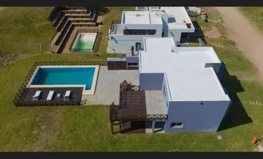 Casa en venta - 4 Dormitorios 7 Baños - Pinamar