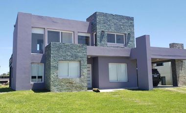 Casa en venta - 4 Dormitorios 7 Baños - Pinamar