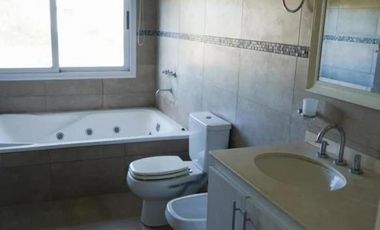 Casa en venta - 4 Dormitorios 7 Baños - Pinamar