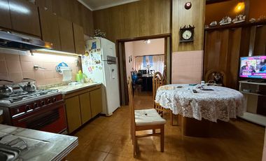 CASA DE 3 AMBIENTES VENTA EN Coronel Warnes  1542 (LANUS OESTE)