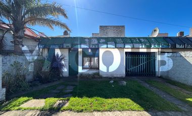 Casa en alquiler temporario - 4 Dormitorios 2 Baños - Mar del Plata