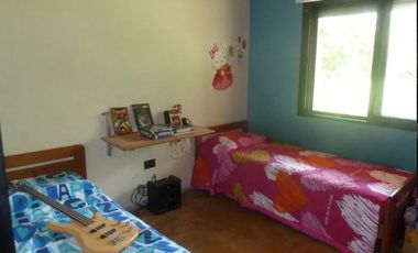 Casa en venta - 4 dormitorios 2 baños - Cochera - 12.000 mts2 - Villa Elisa