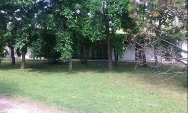 Casa en venta - 4 dormitorios 2 baños - Cochera - 12.000 mts2 - Villa Elisa