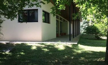 Casa en venta - 4 dormitorios 2 baños - Cochera - 12.000 mts2 - Villa Elisa