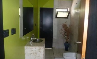 Casa en venta - 4 dormitorios 2 baños - Cochera - 12.000 mts2 - Villa Elisa