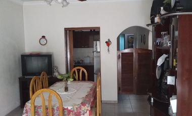 Casas en venta - 4 Dormitorios 3 Baños 1 Cochera 1 Local - Gonzalez Catan, La Matanza
