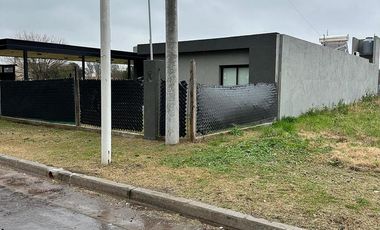 Casa en venta - 3 Dormitorios 3 Baños - Ibarlucea