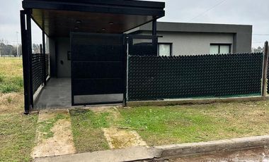 Casa en venta - 3 Dormitorios 3 Baños - Ibarlucea