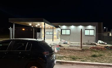 Casa en venta - 3 Dormitorios 3 Baños - Ibarlucea