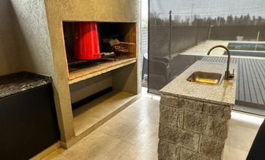 Casa en venta - 3 Dormitorios 3 Baños - Ibarlucea