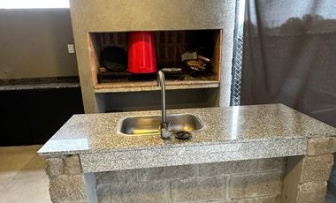 Casa en venta - 3 Dormitorios 3 Baños - Ibarlucea