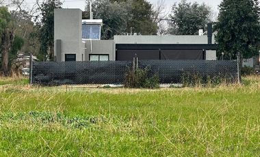 Casa en venta - 3 Dormitorios 3 Baños - Ibarlucea