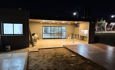 Casa en venta - 3 Dormitorios 3 Baños - Ibarlucea