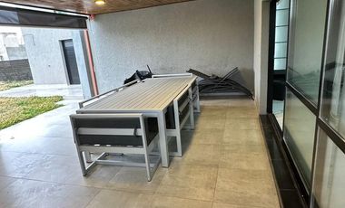 Casa en venta - 3 Dormitorios 3 Baños - Ibarlucea