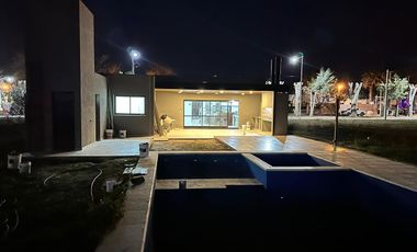 Casa en venta - 3 Dormitorios 3 Baños - Ibarlucea