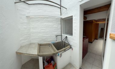 Casa en venta con piscina - Cumbayá Reservorio de agua