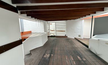 Casa en venta con piscina - Cumbayá Reservorio de agua