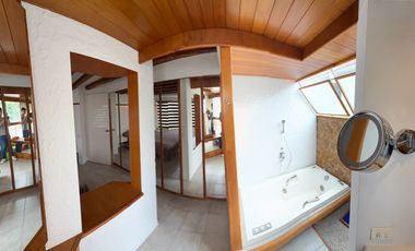 Casa en venta con piscina - Cumbayá Reservorio de agua