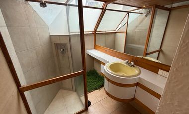 Casa en venta con piscina - Cumbayá Reservorio de agua