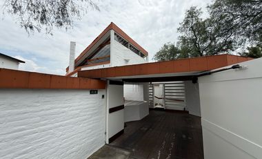 Casa en venta con piscina - Cumbayá Reservorio de agua