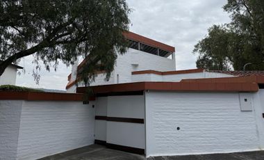 Casa en venta con piscina - Cumbayá Reservorio de agua