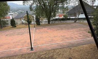 Casa en venta con piscina - Cumbayá Reservorio de agua