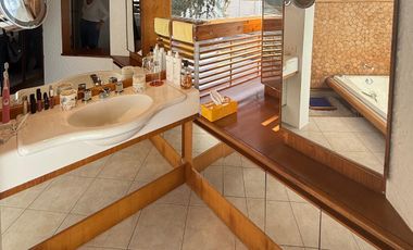 Casa en venta con piscina - Cumbayá Reservorio de agua