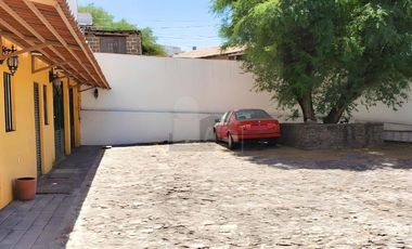 Local o Bodega en parte trasera de pequeña plaza en Camino a Los Olvera, Corregidora, Querétaro
