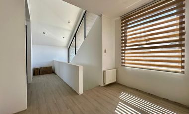 Moderna e impecable casa fundo el venado etapa 7