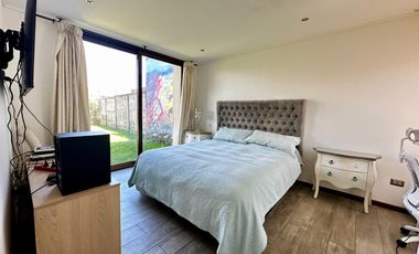 Moderna e impecable casa fundo el venado etapa 7