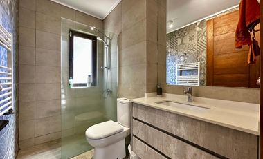 Moderna e impecable casa fundo el venado etapa 7