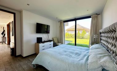 Moderna e impecable casa fundo el venado etapa 7