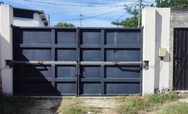 En Renta, Terreno con Oficina y área techada en Sodzil Norte