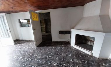 Casa en venta - 2 Dormitorios 1 Baño - 359Mts2 - Carmen de Areco
