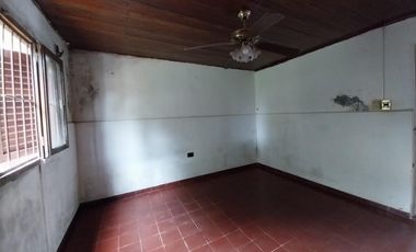 Casa en venta - 2 Dormitorios 1 Baño - 359Mts2 - Carmen de Areco